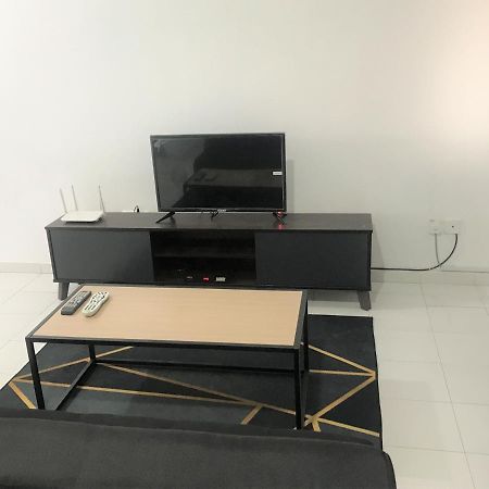 Oyo 90493 Jl Homestay Segamat Exterior photo