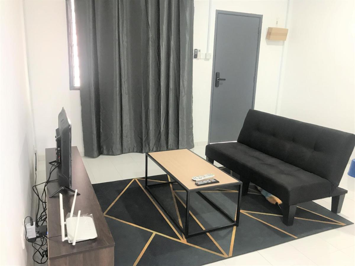 Oyo 90493 Jl Homestay Segamat Exterior photo