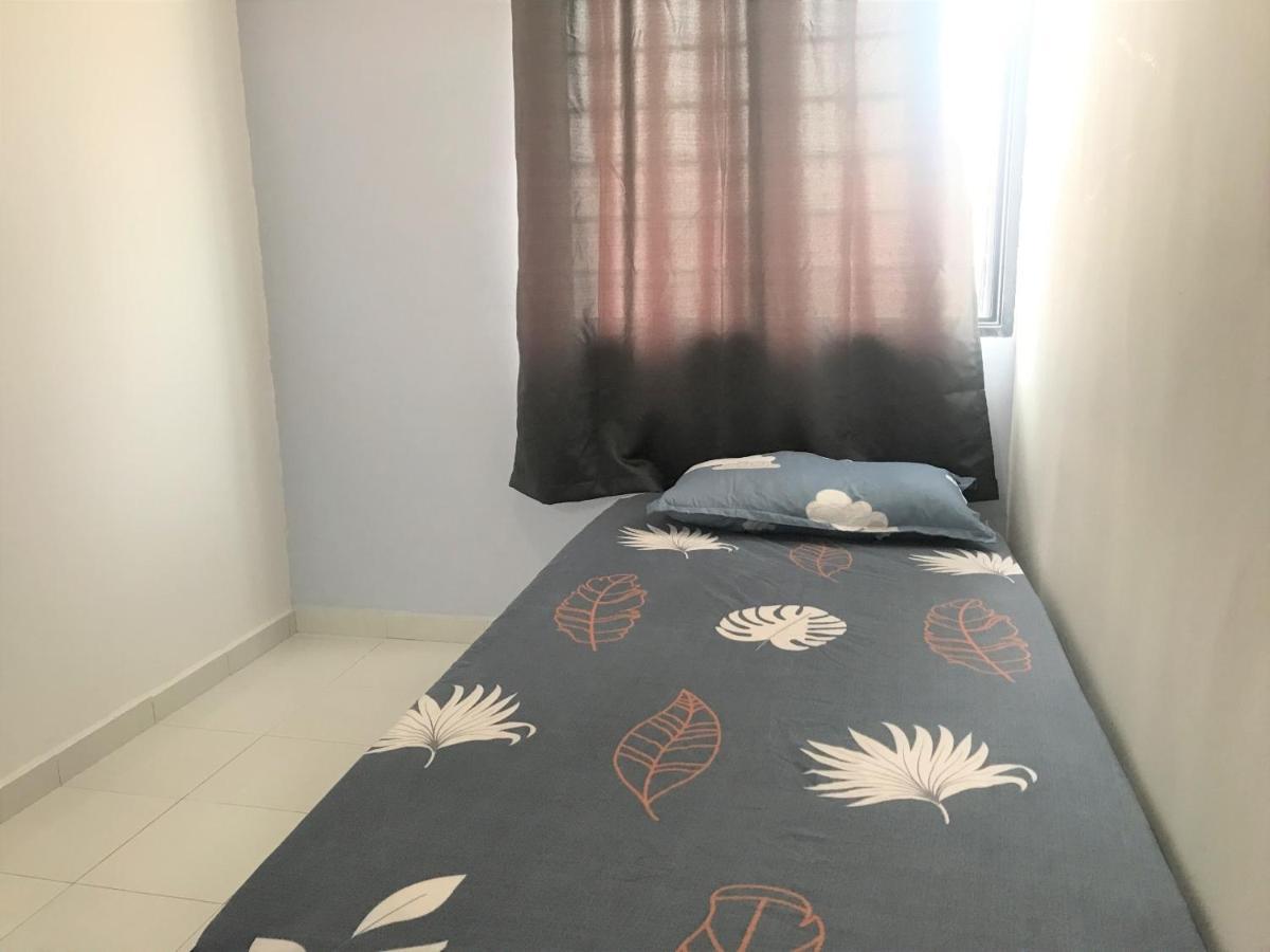 Oyo 90493 Jl Homestay Segamat Exterior photo